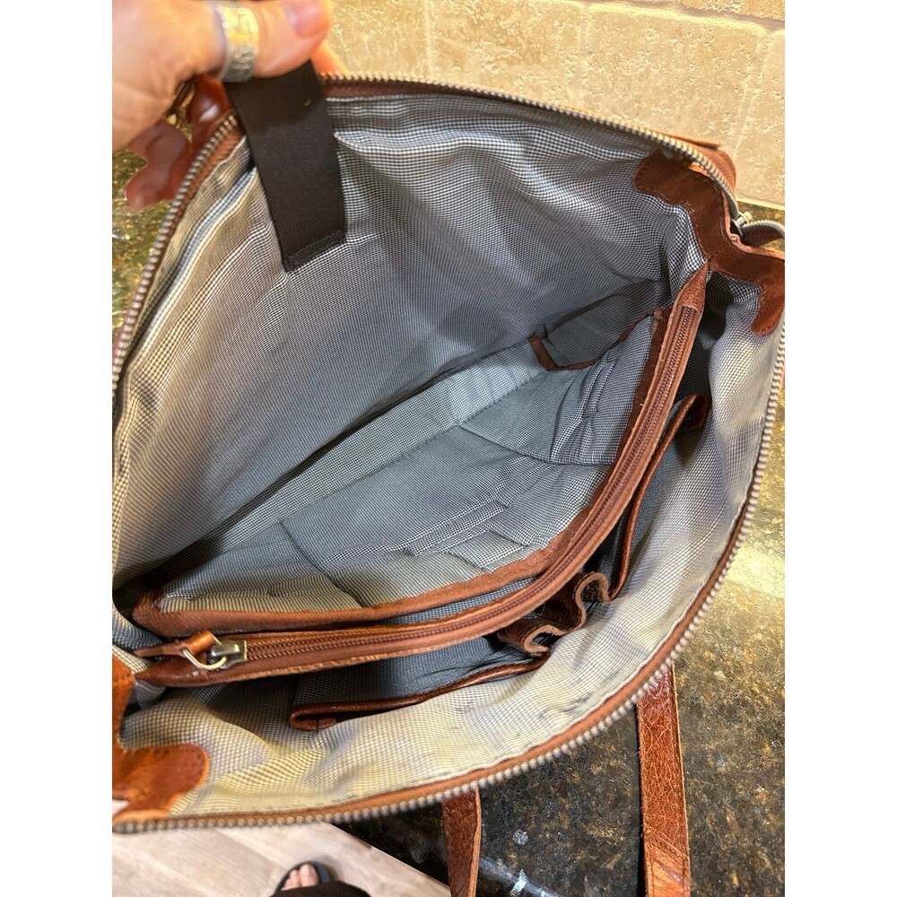 >>FIRM PRICE<<
Vintage Spikes & Sparrow Brown Leather Laptop Bag EUC - Picture 9 of 12